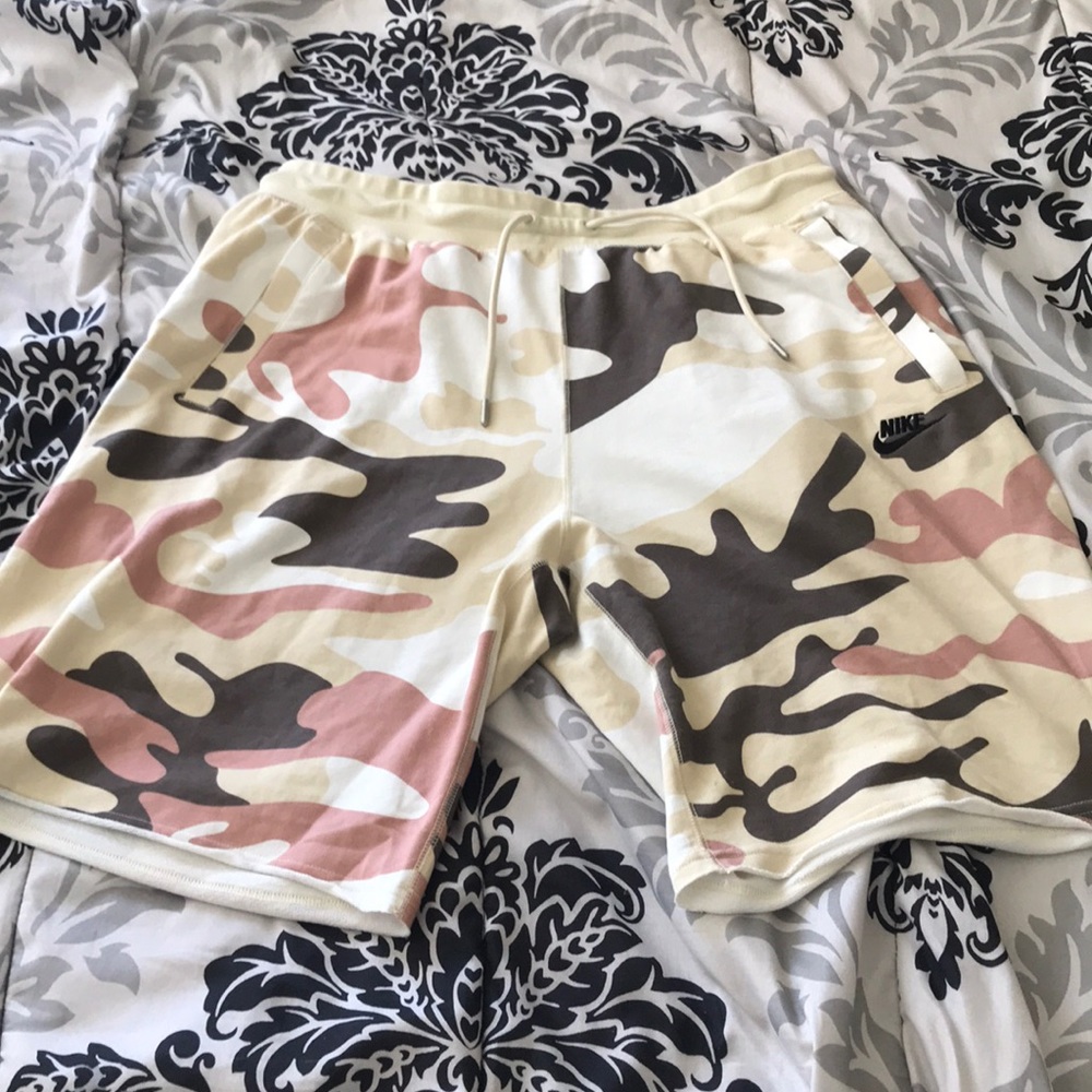 Nike Shorts (Camo)
